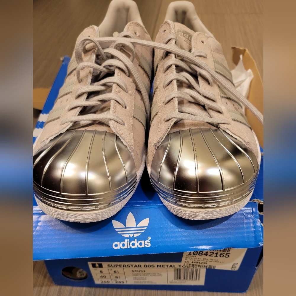 New with box) Adidas Women superstar metal toe